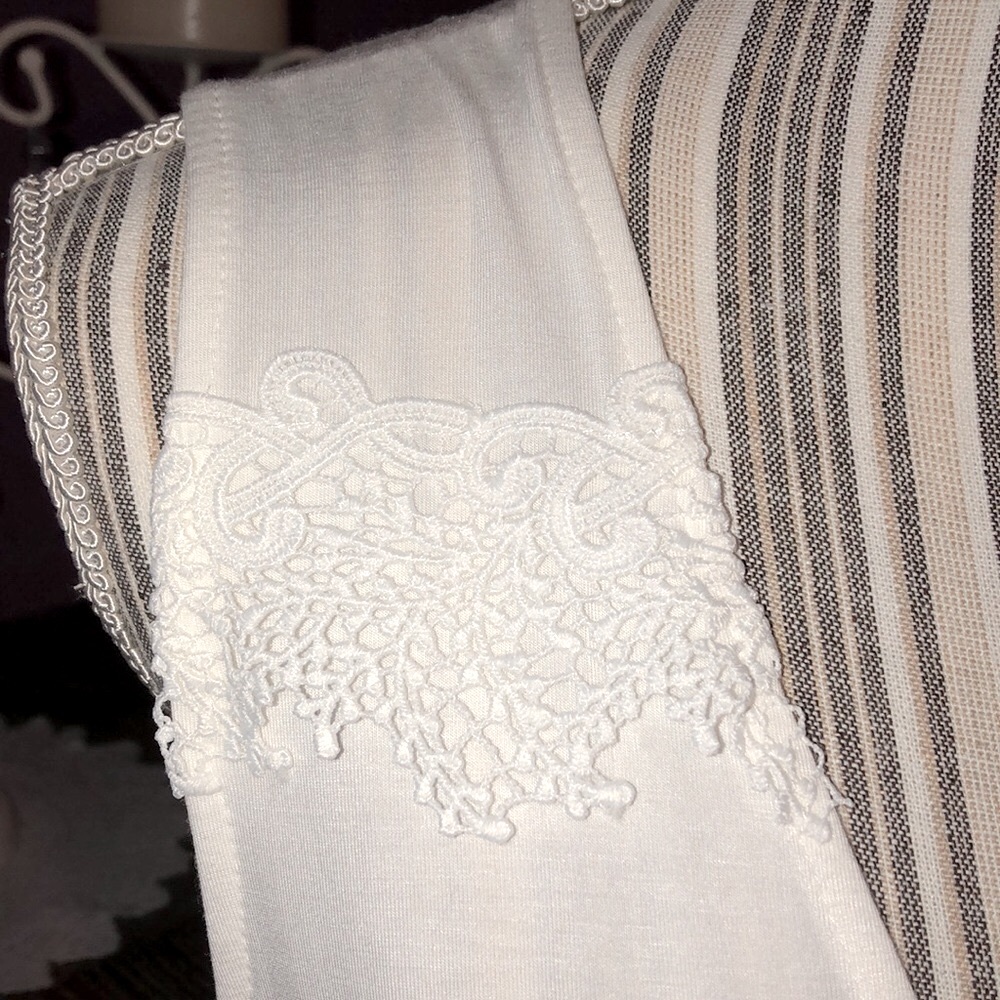 -POL White Layered Lace Ruffle Vest- - Picture 5 of 10
